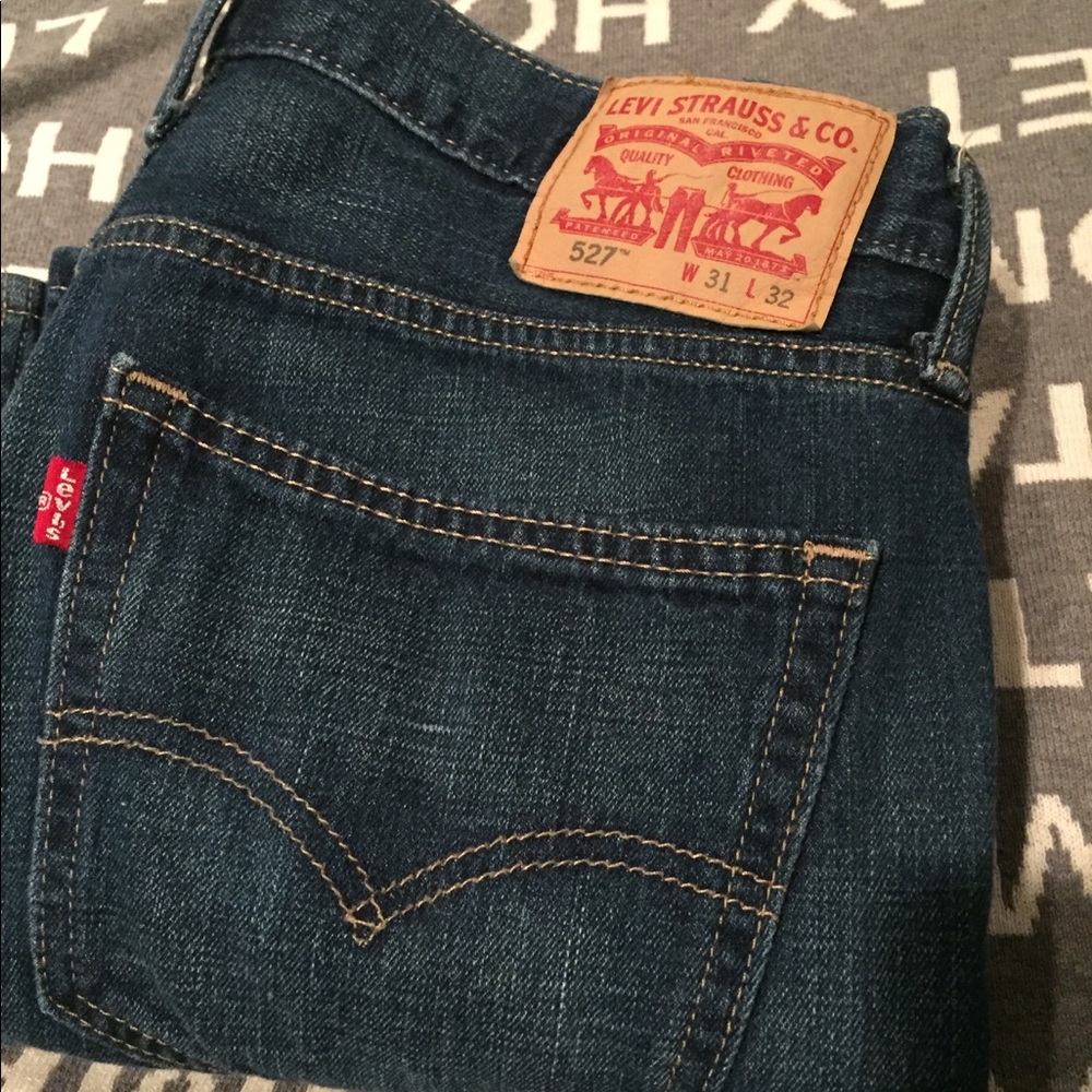 Levi’s 527